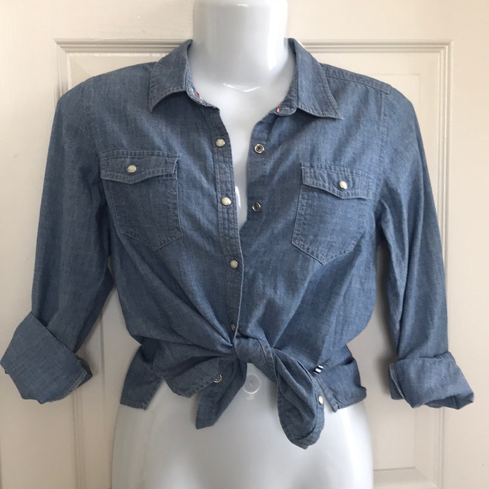 Izod pearlsnap jean chambray top S petite